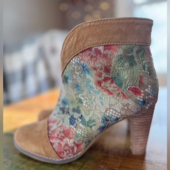 L’Artiste Spring Step Lace & Suede heeled Boots Size 36 US 6 side zip closure EC - Picture 1 of 9